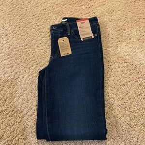 Levi’s 711 Skinny Jeans